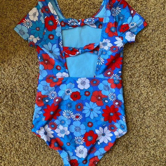 Cat & Jack Girls Swimsuit 10 12 NEW Short Sleeve Bow Back Red White Blue Flowers - Picture 4 of 14